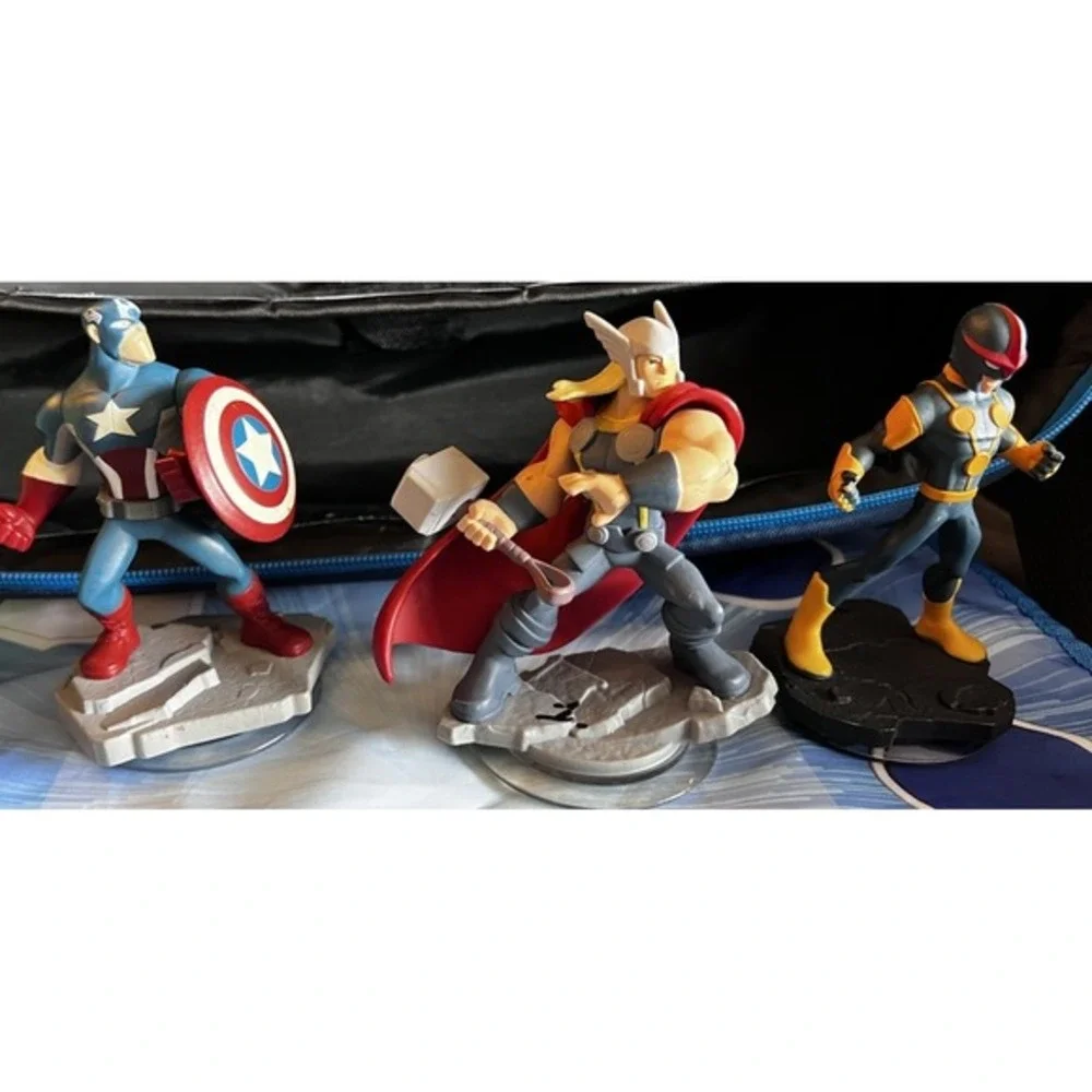 Disney Infinity Lot 2.0 Game, Portal, Case, & 6 Figures‎
